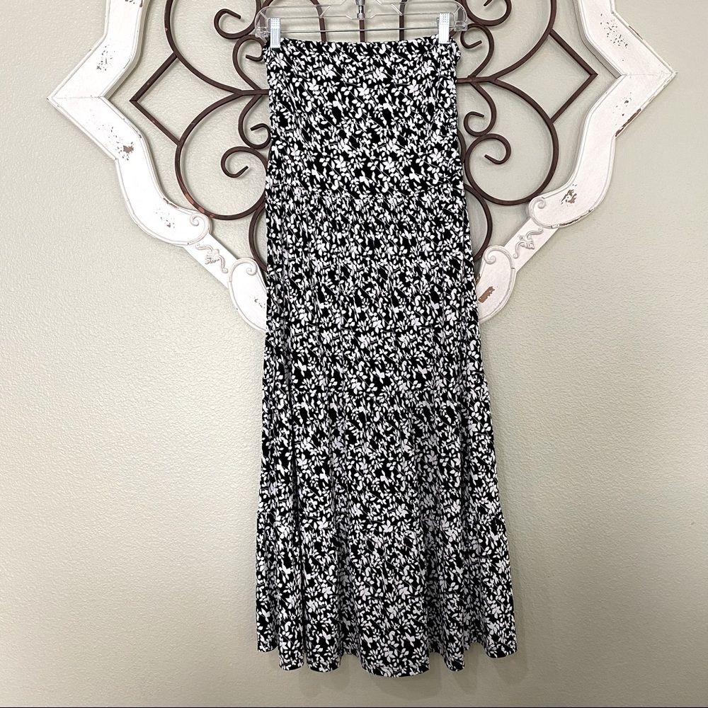 Lapis Black & White Floral Print Maxi Skirt – Size XL